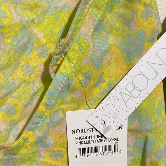 NWT Abound Runched Front Floral Camisole - Size M - Picture 6 of 6